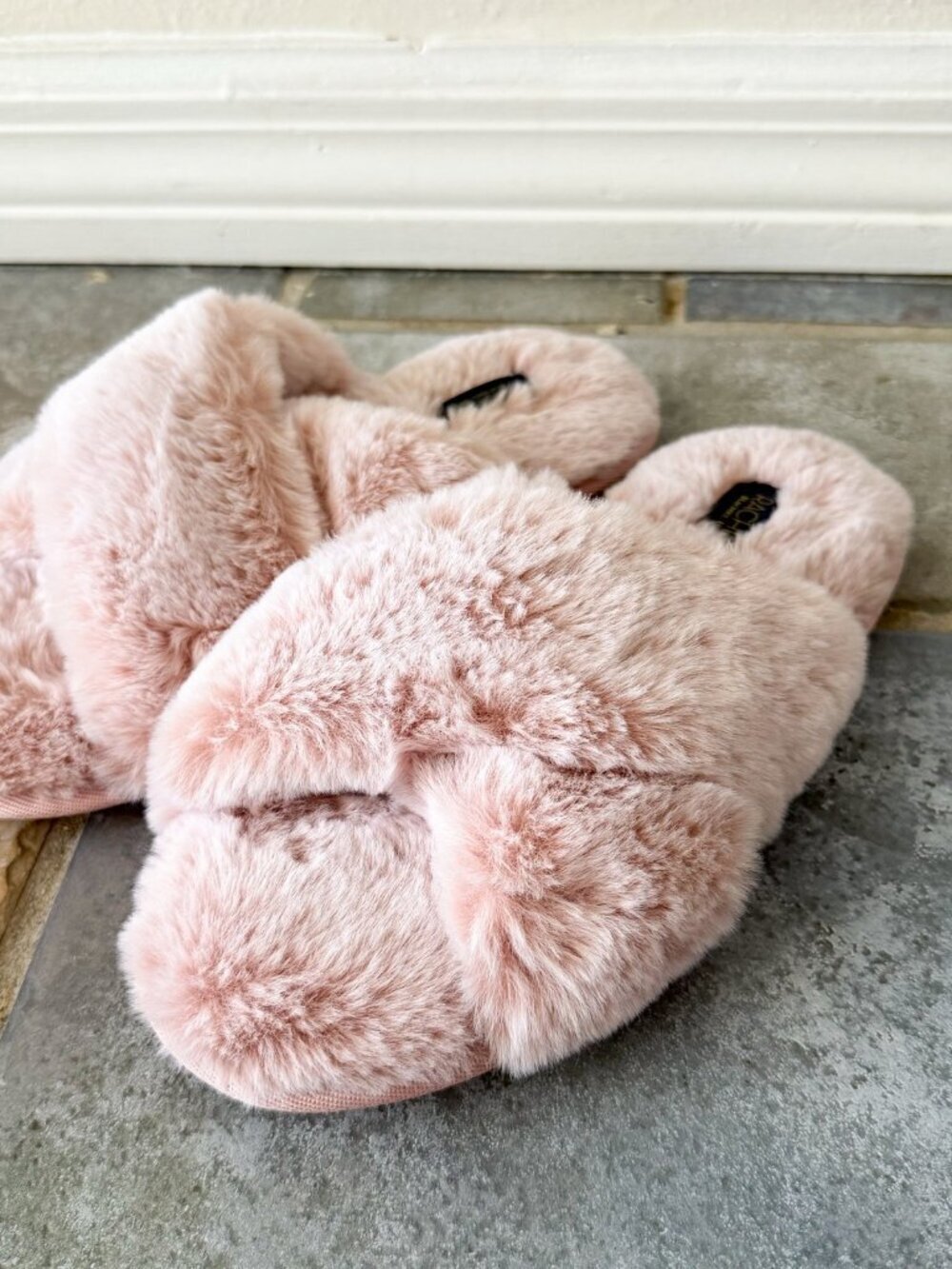 Rachel Roy Faux Fur Cross Band Slippers Pink Womens S 5-6 Cozy Plush